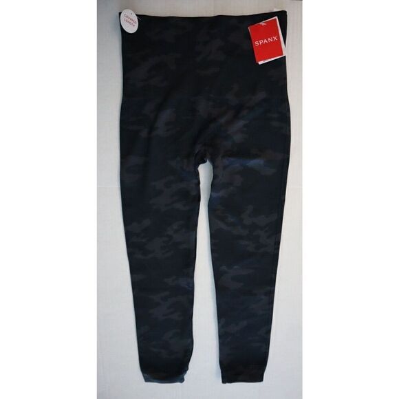 SPANX 20099R Women's Sz Small (2-4) Black Camo Cropped Lamn Leggings - Picture 1 of 8